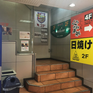 階段を２階へ