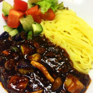自家製甜麺醤使用炸醤麺😋