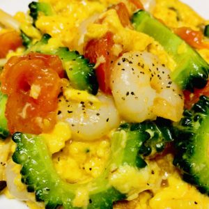 エビとゴーヤのトマト玉子炒め