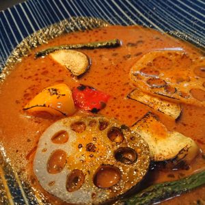おはようございます。☀️  昨日は、肌寒一日でしたね。  長い休みから、仕事二日目！   元気に笑顔で参りましょう✨  さて、本日は サラッとバターチキンカレー   ほんのり焦がしネギごぼうキーマ  野菜のグリルカレーになります。   皆様のご来店もお待ちしております。  #sunnydaycurryday #サニカリ#ハーブ # #アスリート飯 #アスリート #トレイルランニング #スパイス #健康 #パワーフード #焦がしネギ #ごぼう #キーマ #サバキーマ #バターチキン #さっぱり