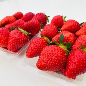 パックいちご販売中★
